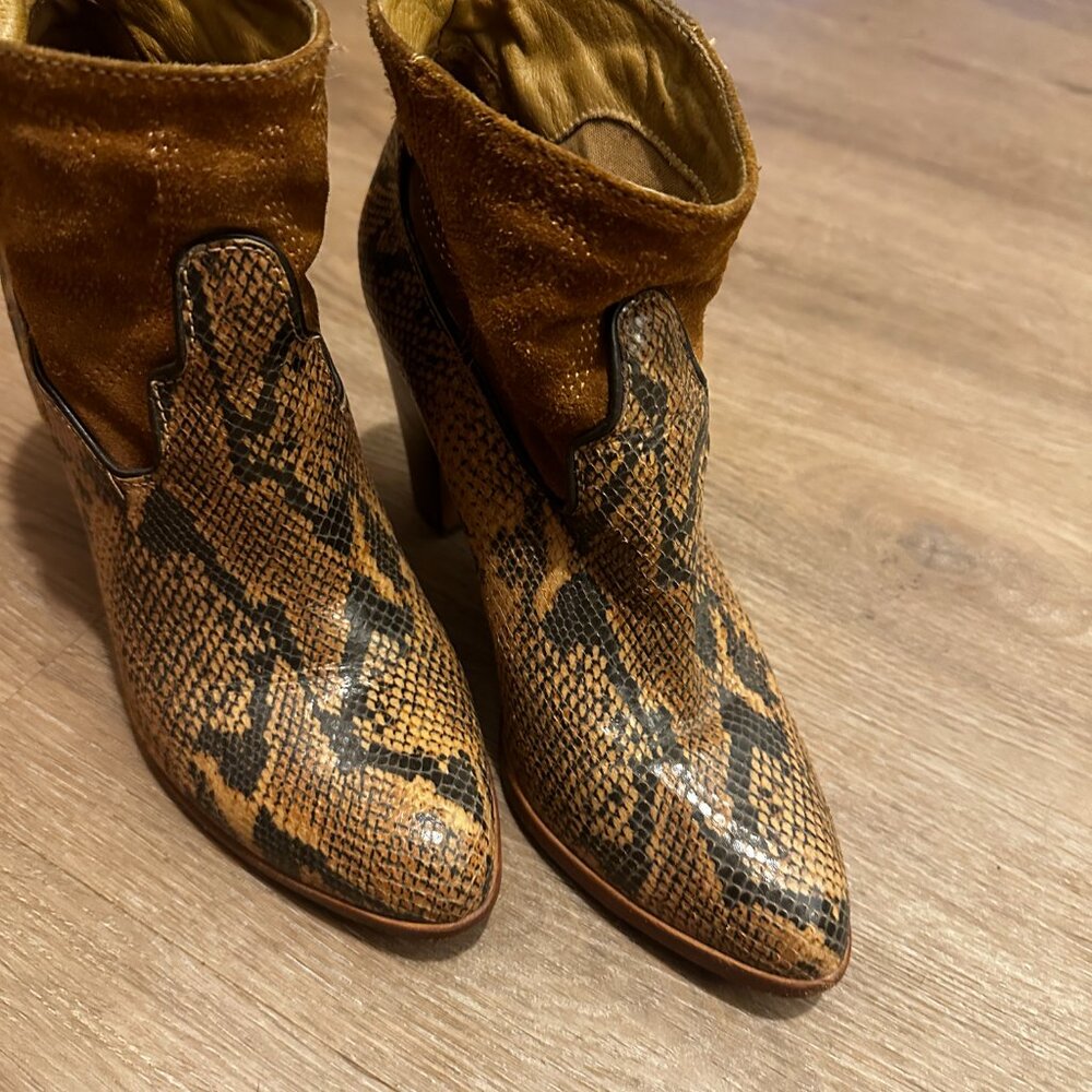 booties - Picture 2 of 3